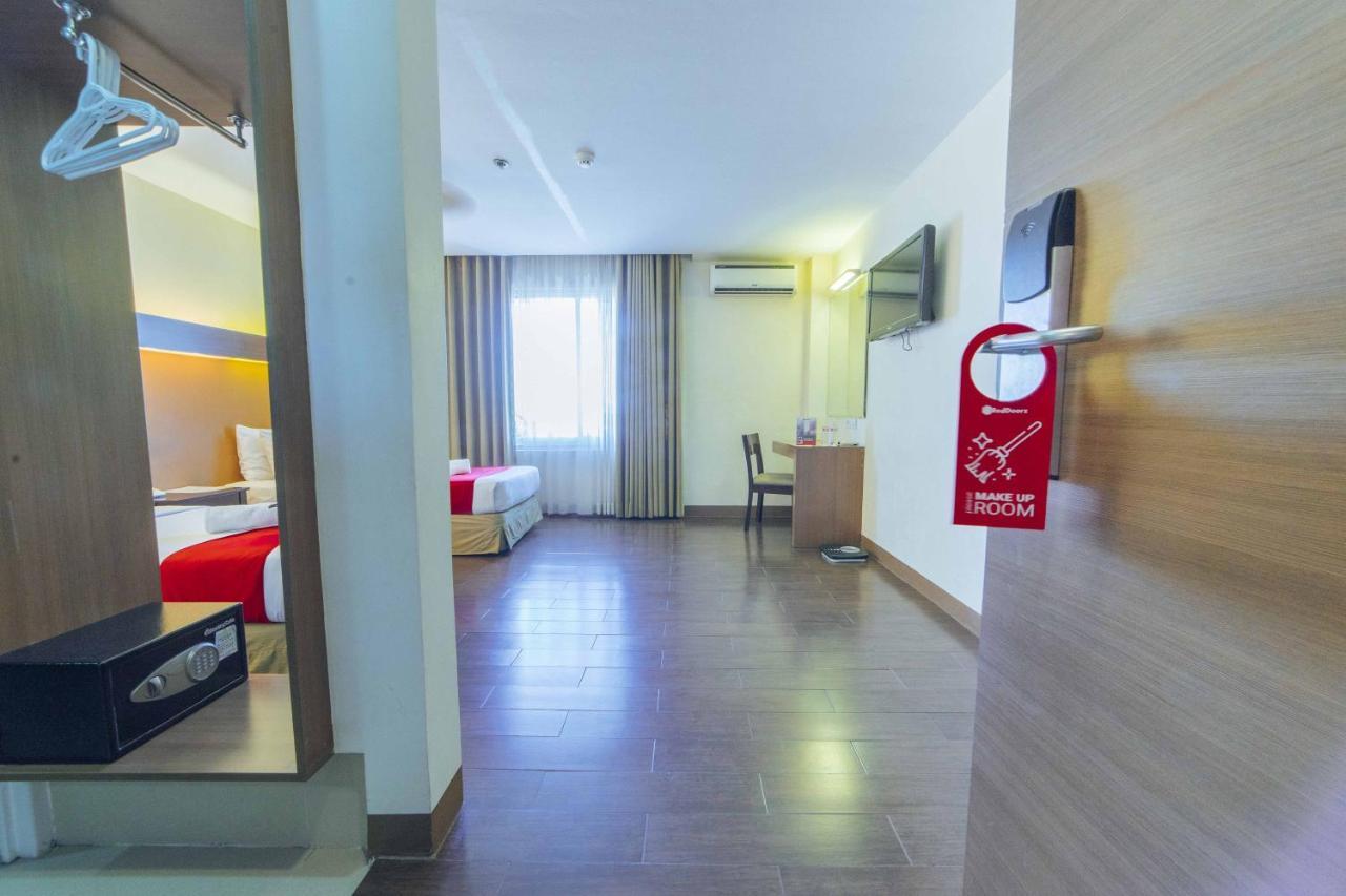 Hotel Reddoorz Premium @ The Ritz Garden Oases Davao City Exteriér fotografie
